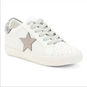 NWOT Unionbay Emmi Sneakers